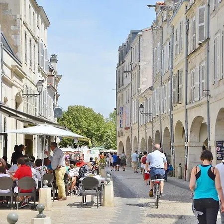 The Clock House, 3 Etoiles 拉罗歇尔